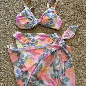 Dippin’ Daisy’s bikini & sarong